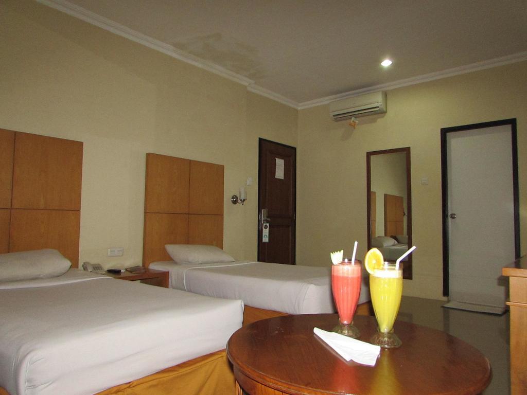 Hotel Wisata Палембанг Екстер'єр фото